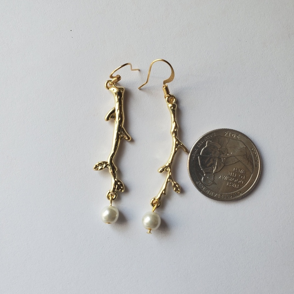 LAST ONE..HANDMADE unique leaf and pearl earrings - Picture 4 of 4